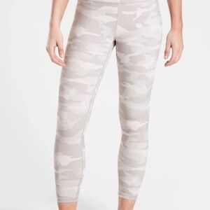Athleta Elation Camo 7/8 Tight Size M